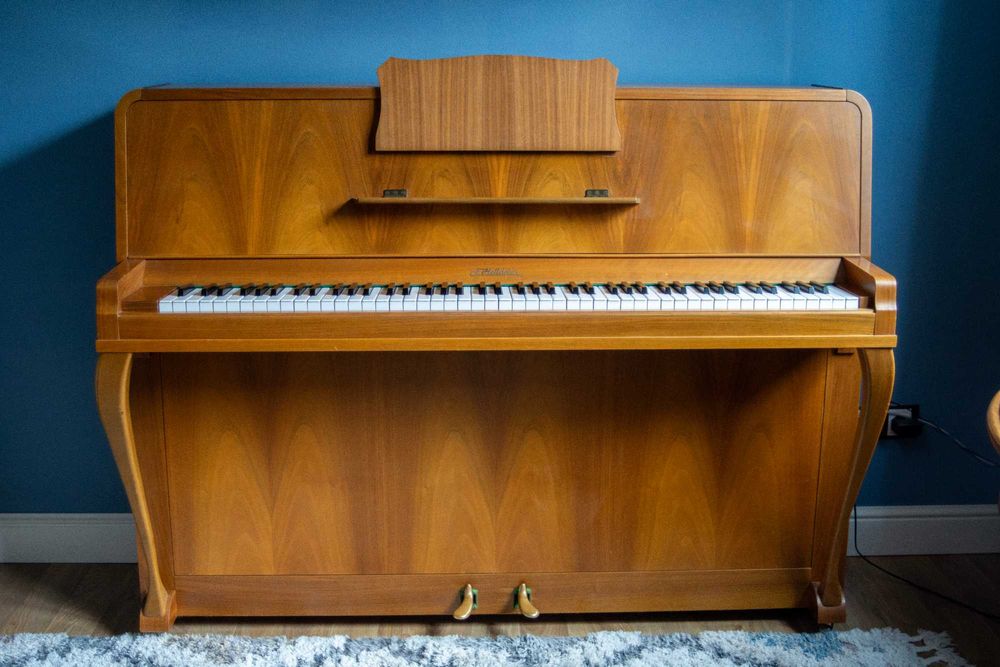 Pianino F. Hellstrom