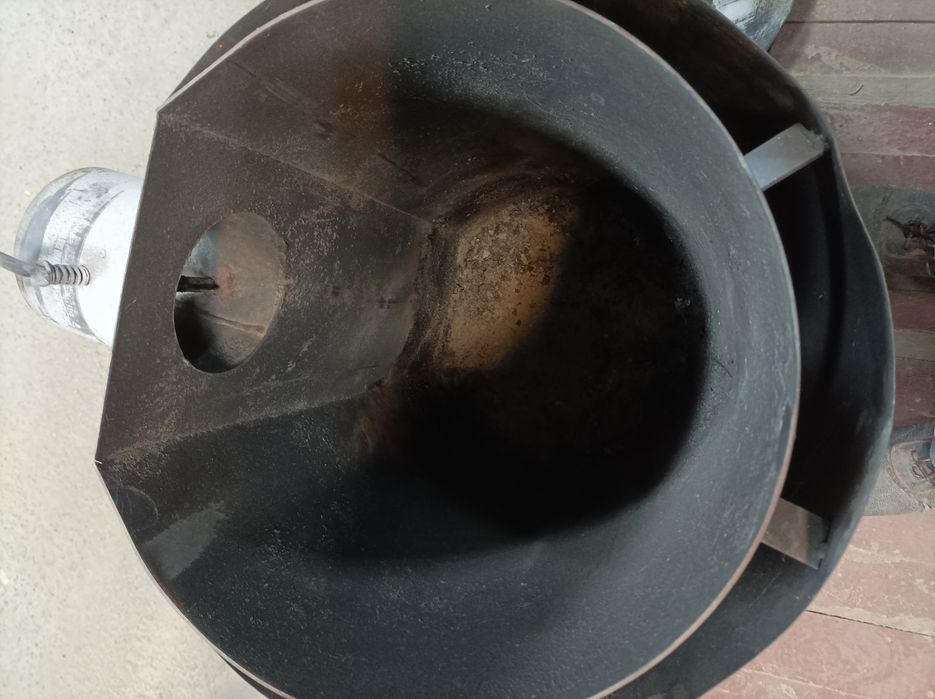 Продам буржуйку верхнього горіння та труби до неї.