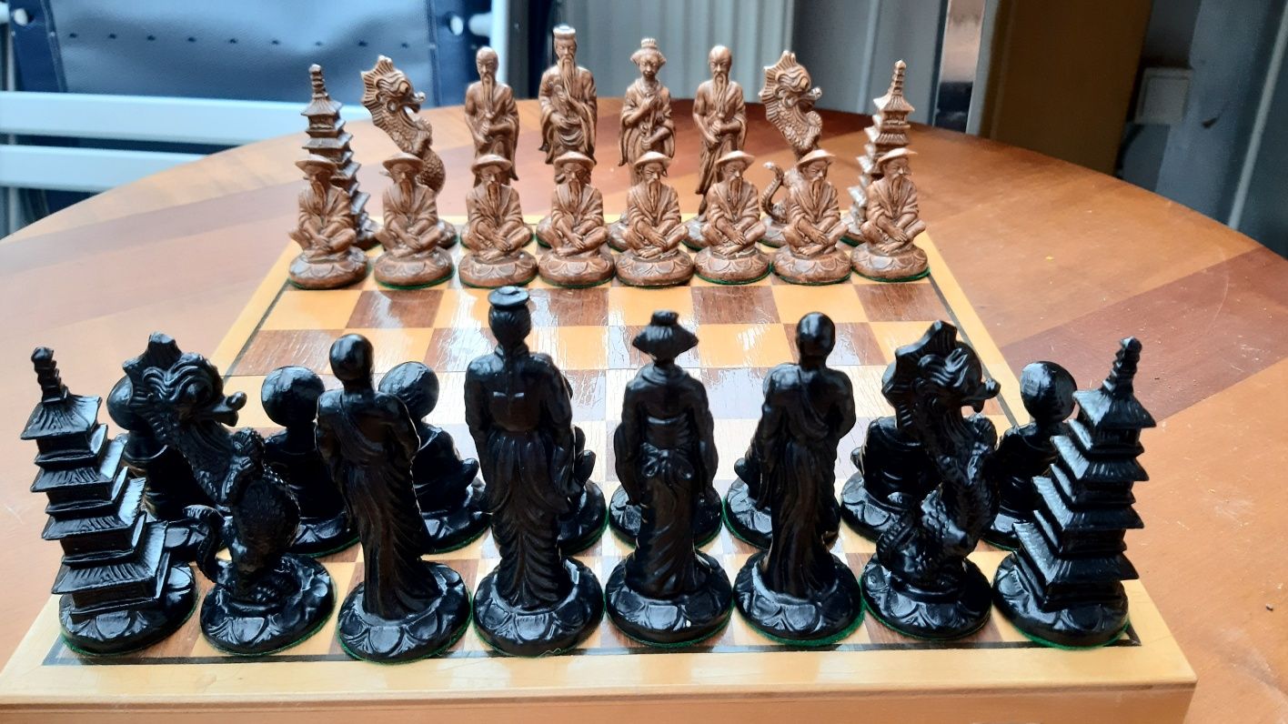 Продам старые шахматы.