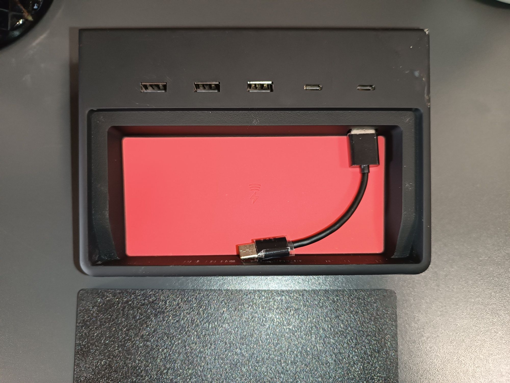 USB Hub for Tesla Model 3