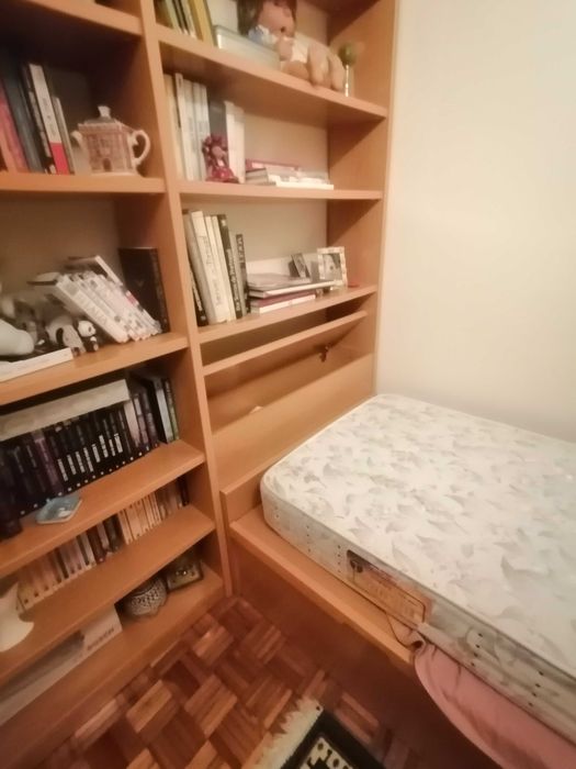 Mobília de quarto de solteiro, com sommier