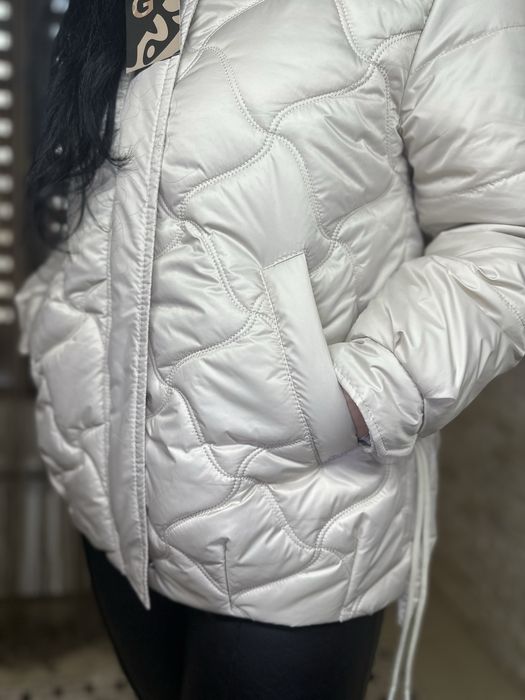 Жіноча стьобана куртка демісезон