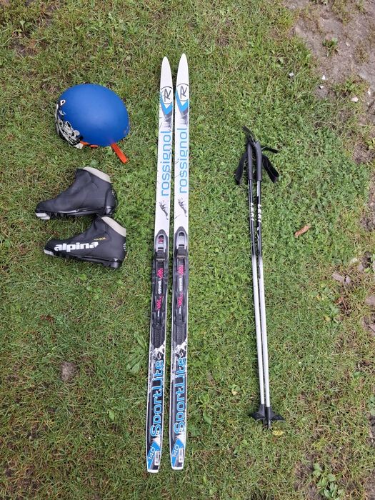Zestaw Narty biegowe rossignol 140cm + kijki buty i kask