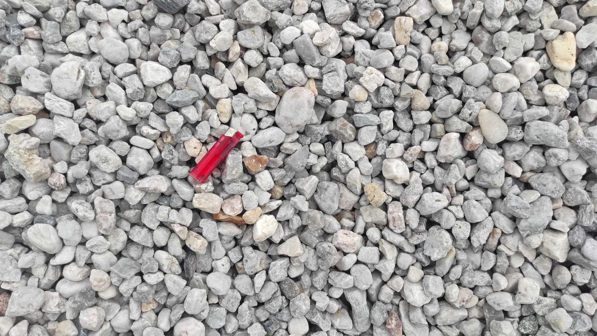 Otoczak kwarcowy 16-32mm. Żwir biały, jasnoszary. Na opaskę, skalniak