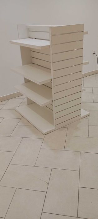 Półki wolnostojące Shop Space Wall