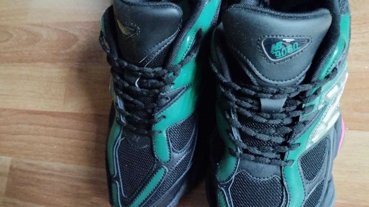 Кросівки чорні з зеленим лого New Balance 9060