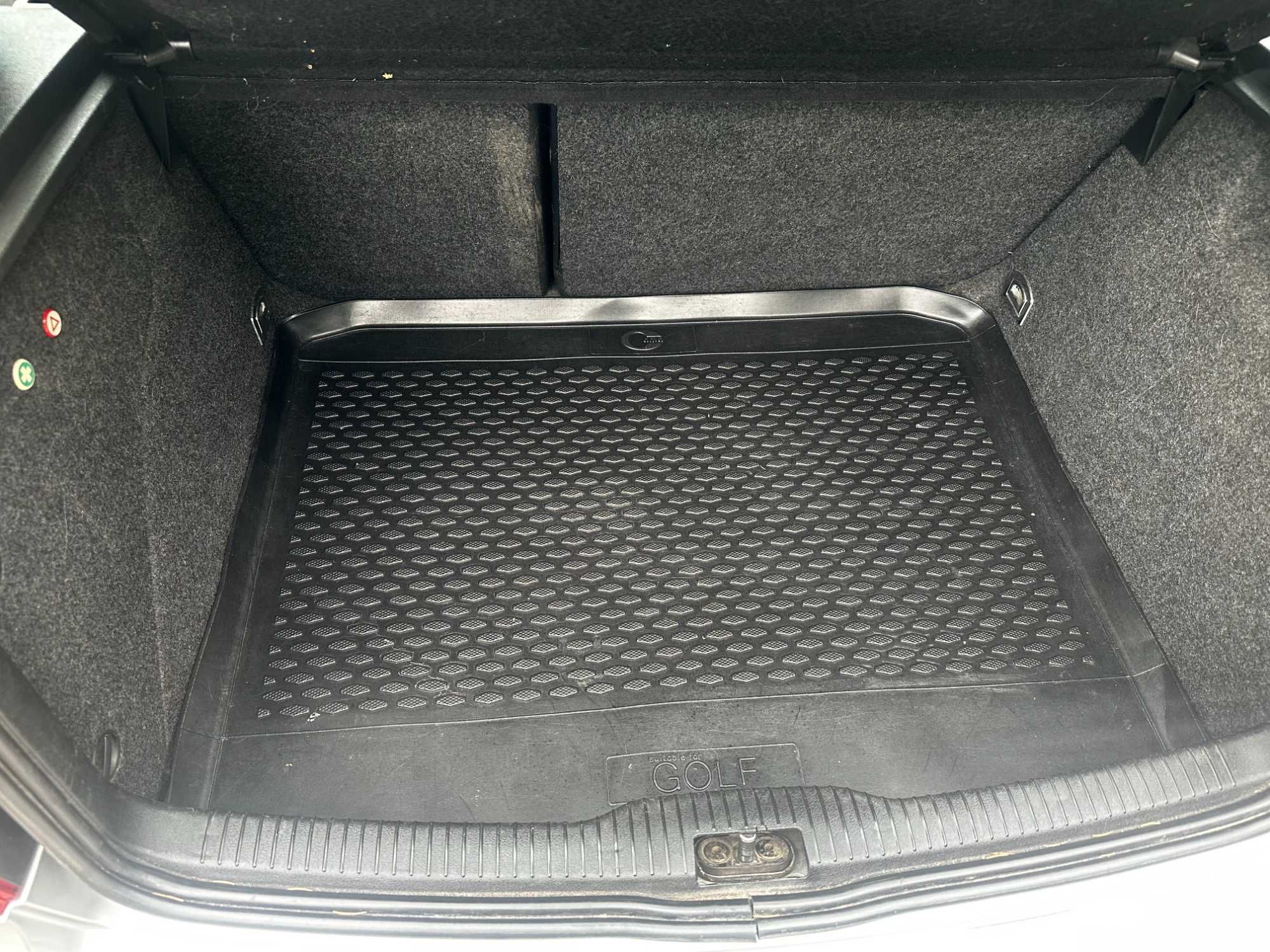 Samochód osobowy VOLKSWAGEN GOLF IV srebny zadbany