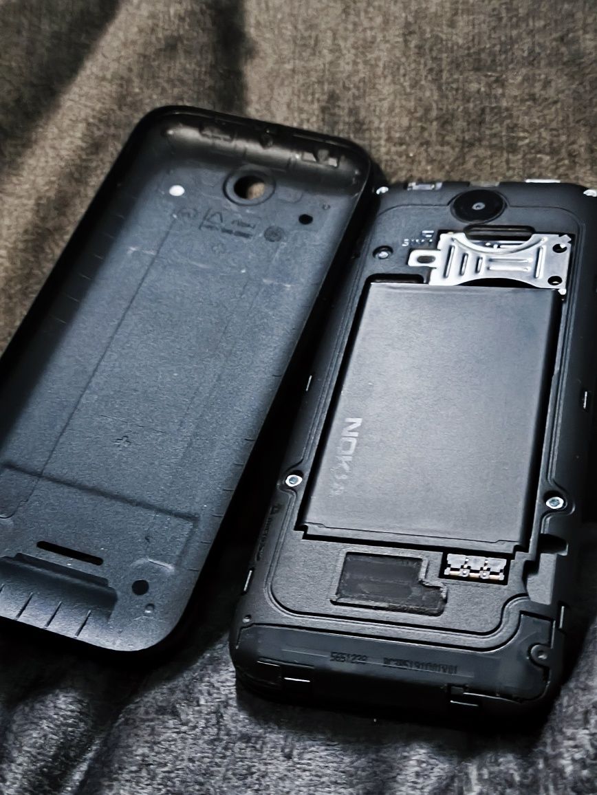 Telefon komórkowy Nokia 225 Dual SIM 3G czarny micro-usb