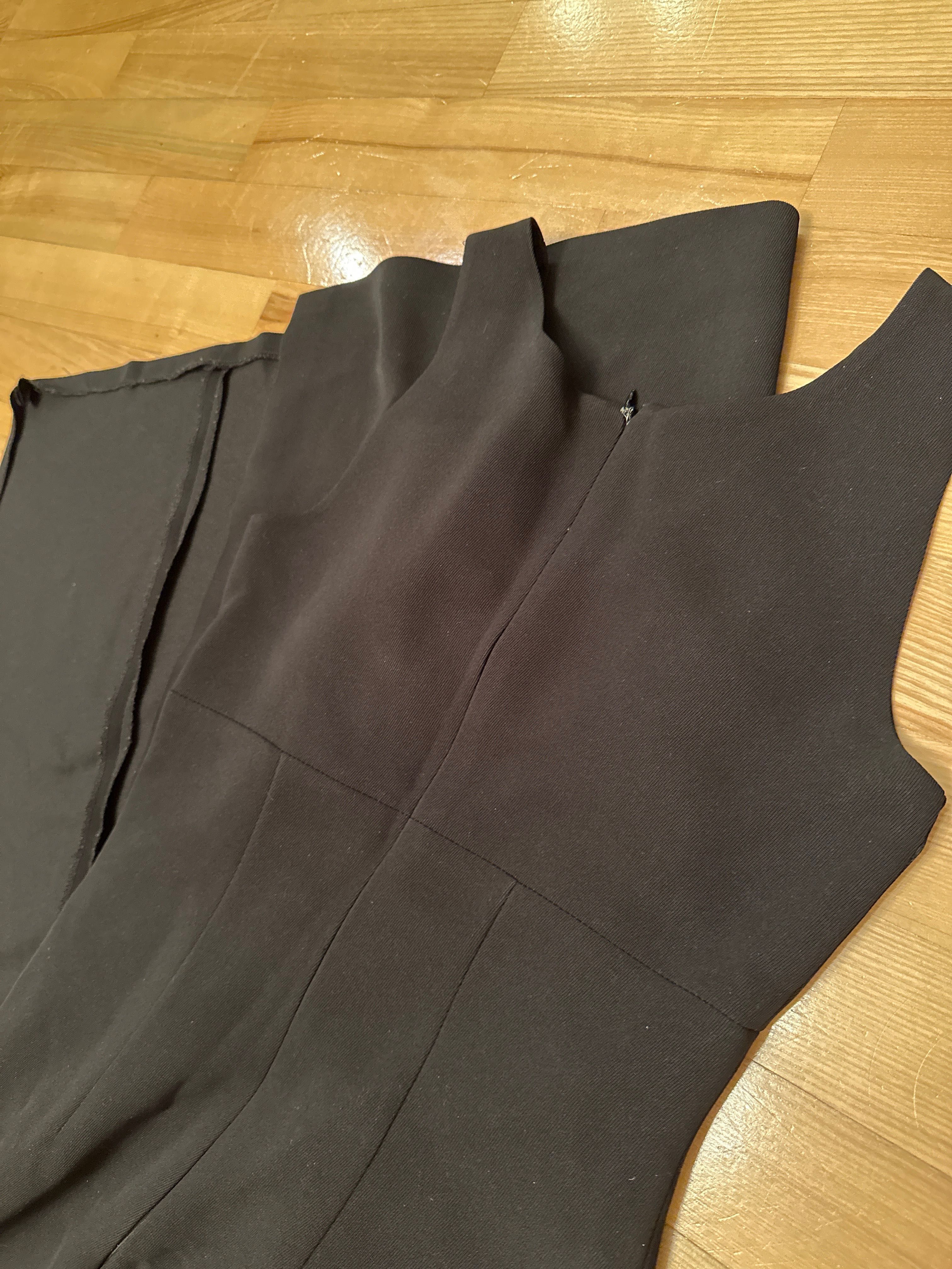 Elegancka Sukienka czarna długa z rozporkiem z boku rozmiar 36