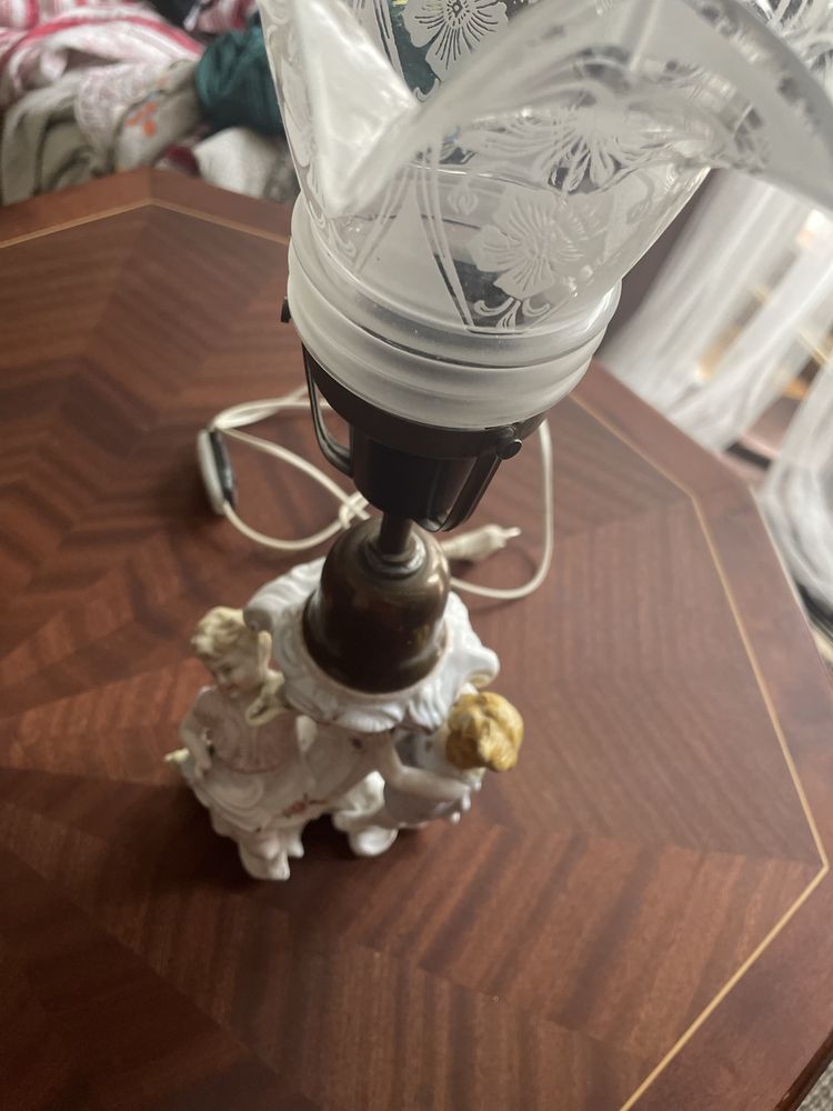 Stara porcelanowa lampka