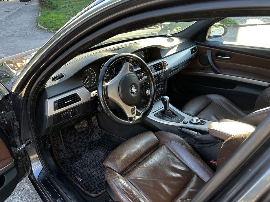 Продам BMW e90 320i