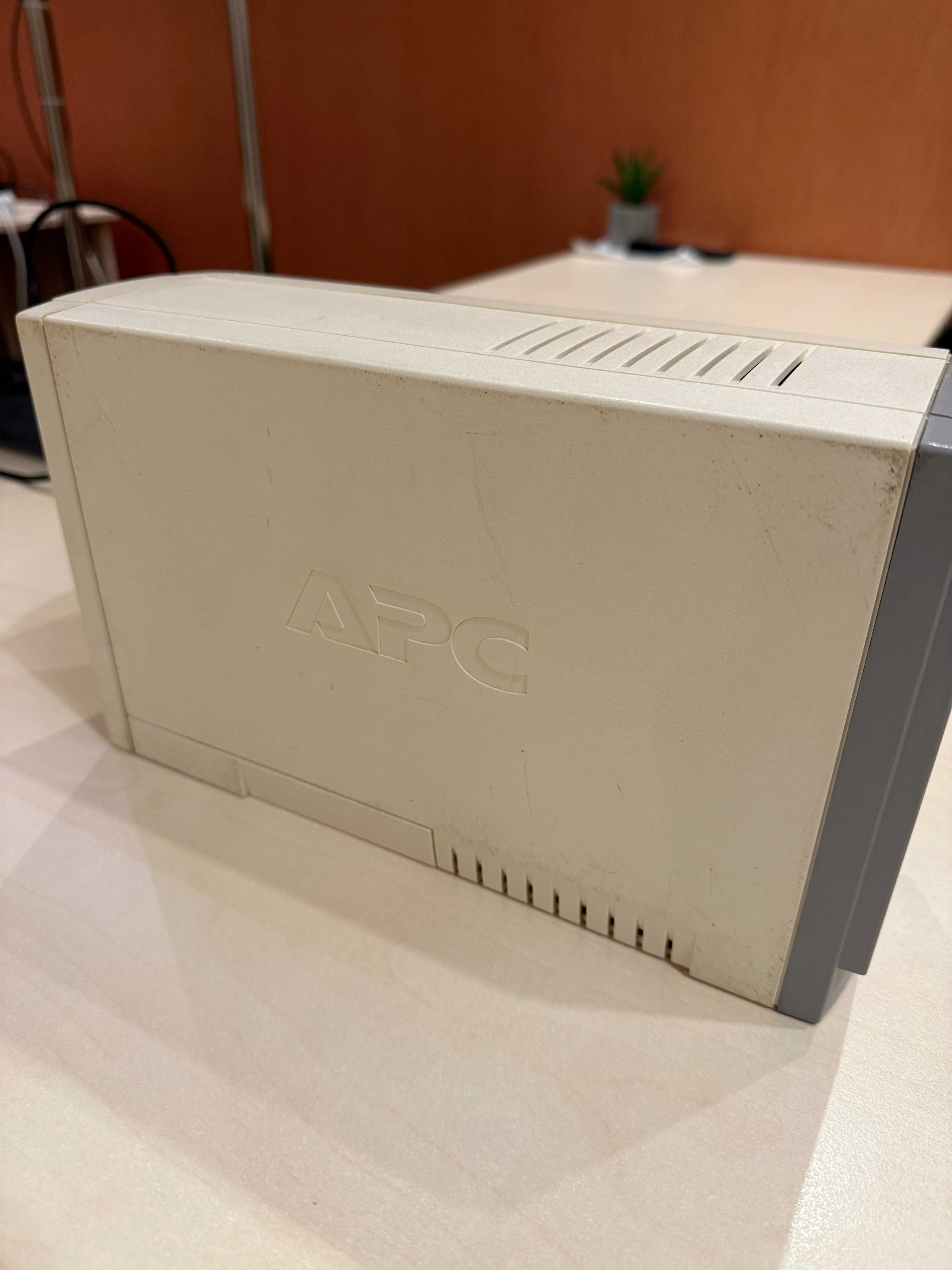 ДБЖ APC Back-UPS C S 500