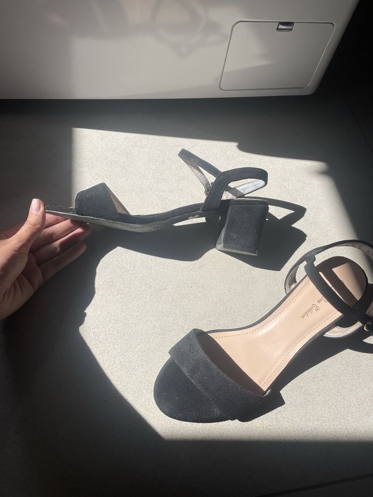 Sandália baixa preta