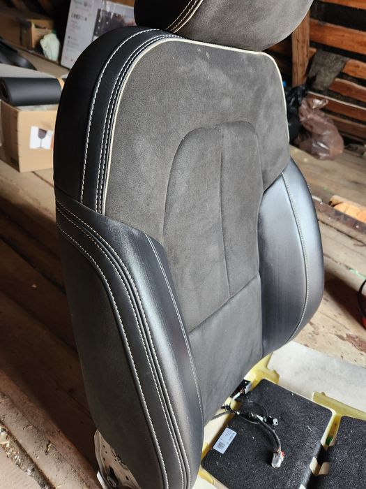 Volvo XC40 2024 деталі