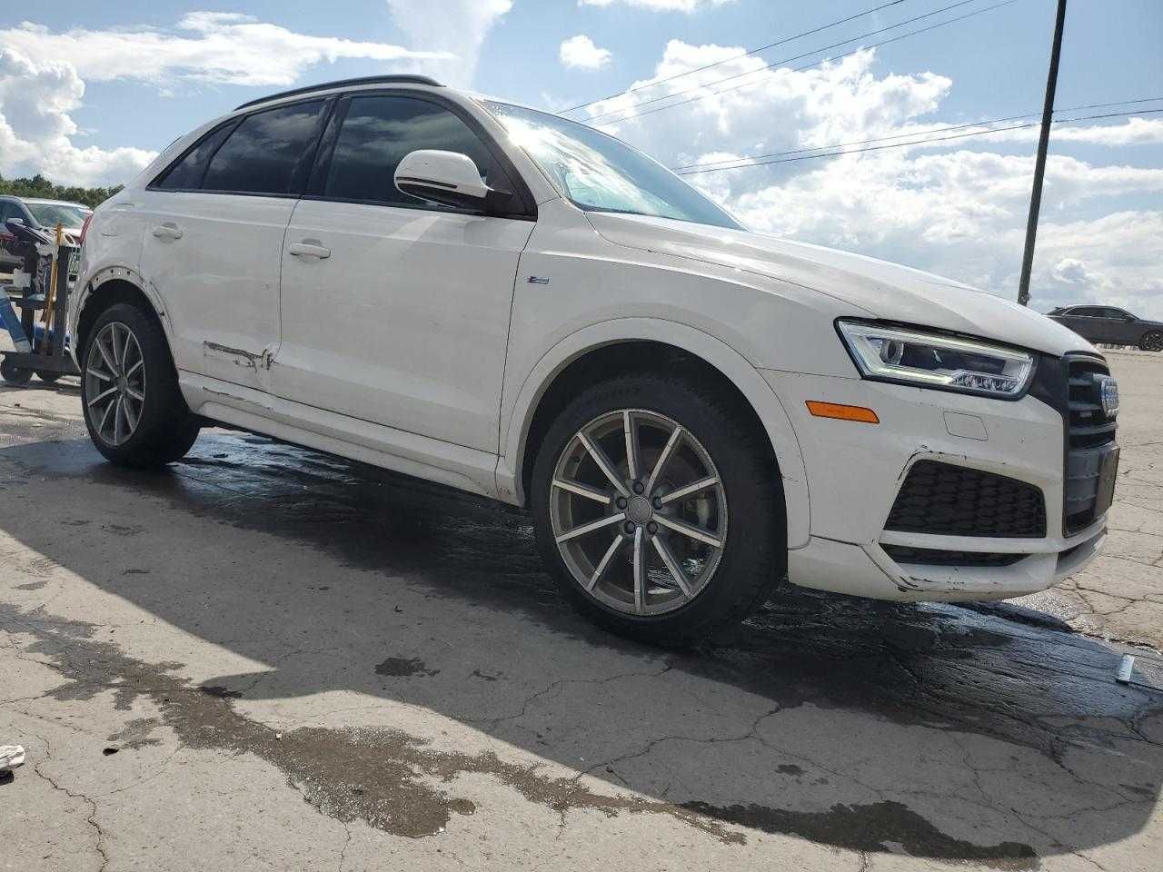 2018 року AUDI Q3 Premium Plus