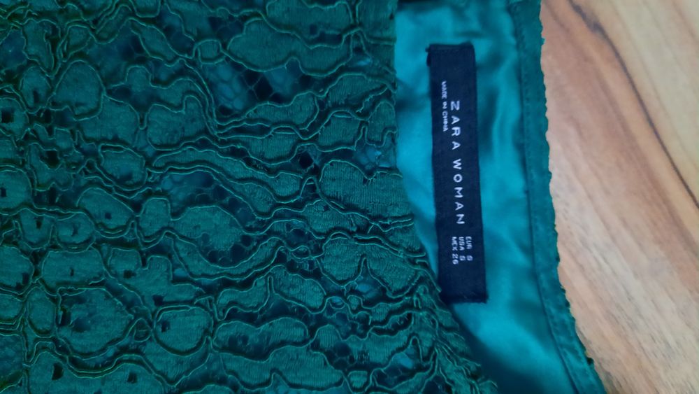 Sukienka damska z koronki Zara