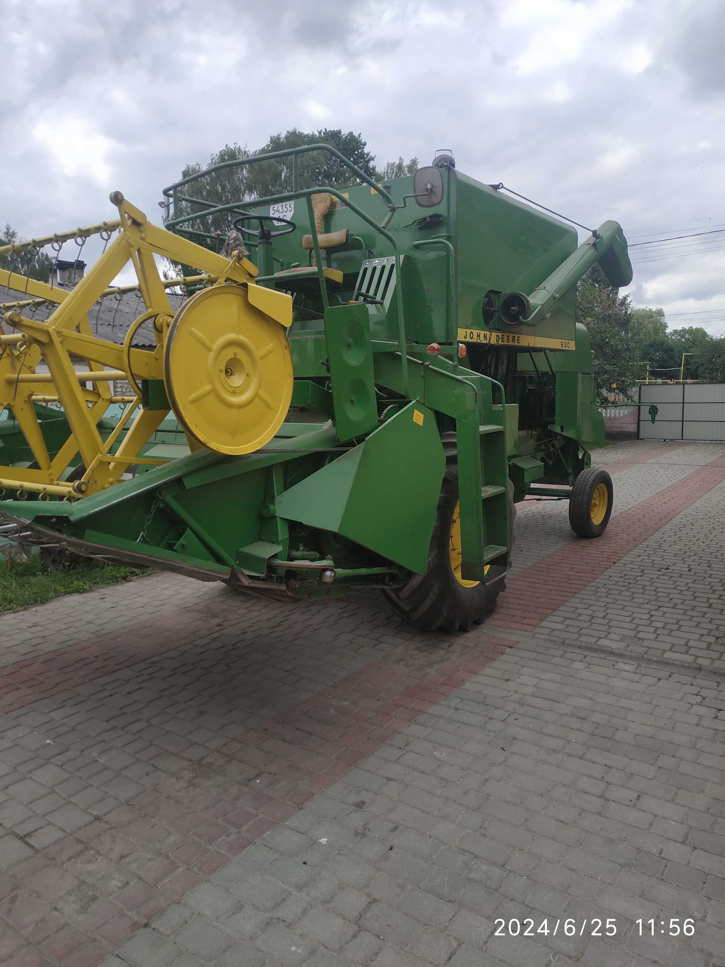Продам зерновий комбайн  John Deere 930 з січкарнею в гарному стані.
