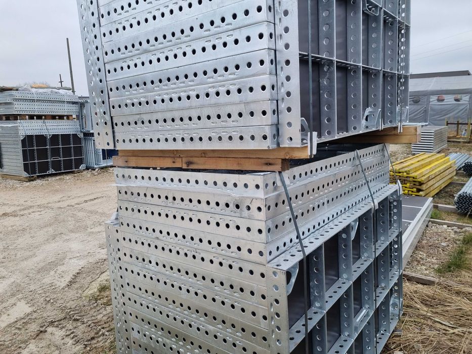 PODPORY STROPOWE Korony Trójnogi Stemple Budowlane