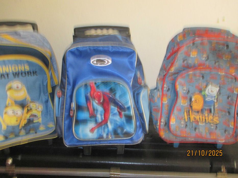 5 mochilas/trolley para criança
