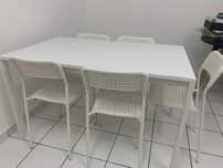 Mesa e 5 cadeiras