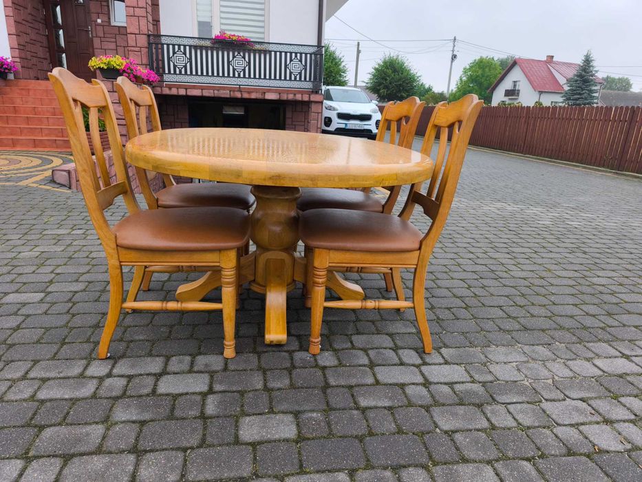 Ładny stół dębowy owalny