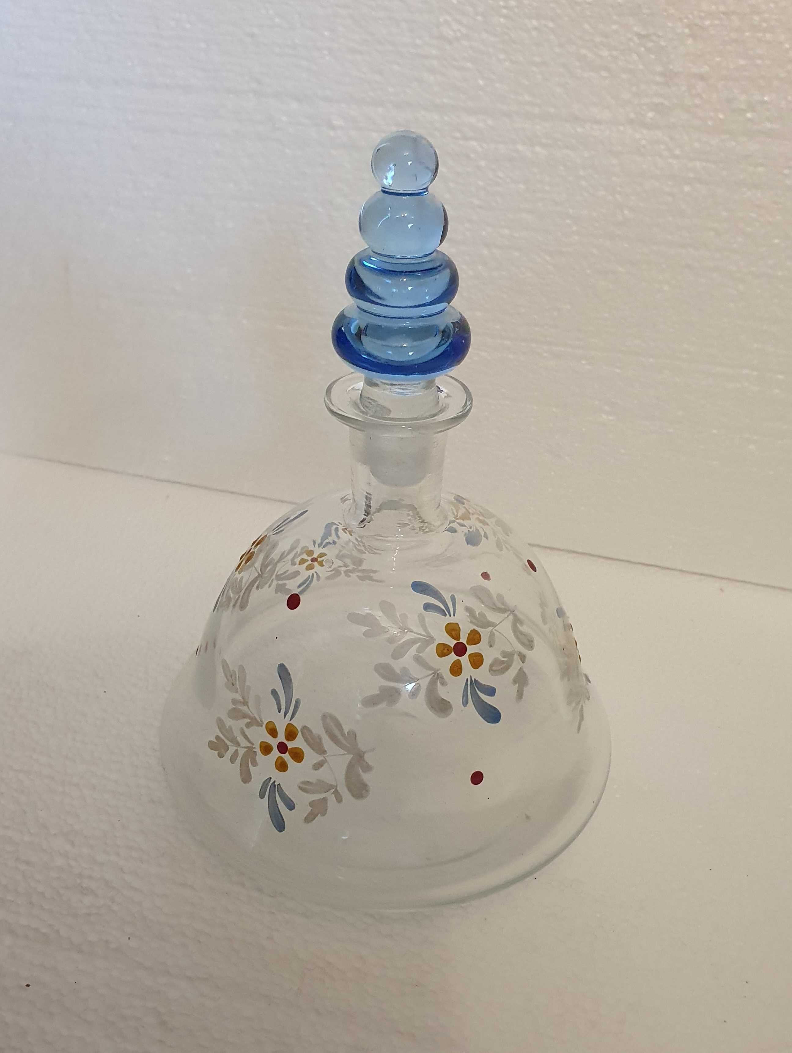 Bela Garrafa em vidro antigo com tema floral, pintada à mão
