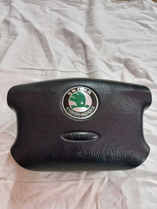 Подушка безпеки Шкода щиток приладів