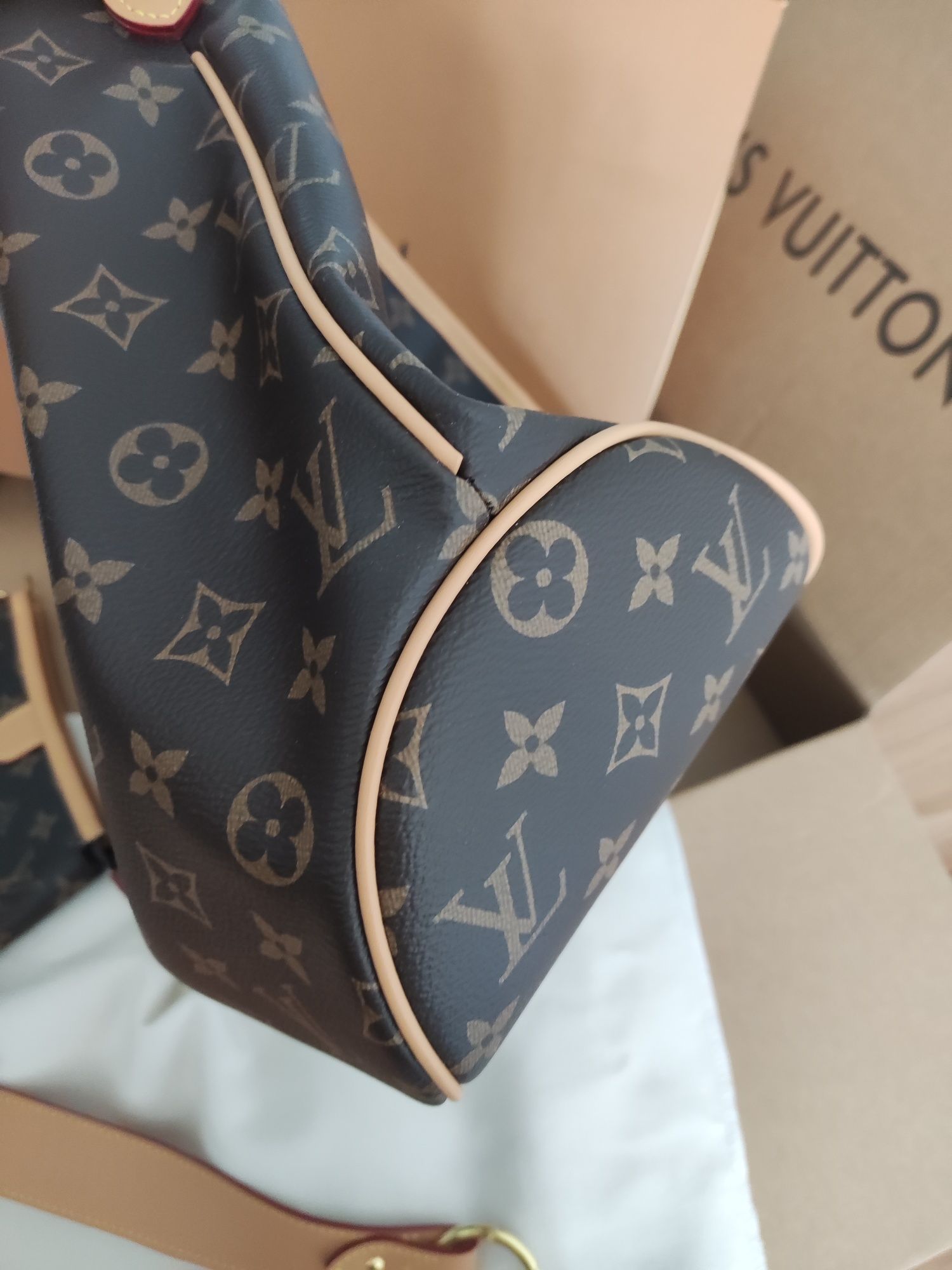 Torebka damska louis vuitton, skóra nowa