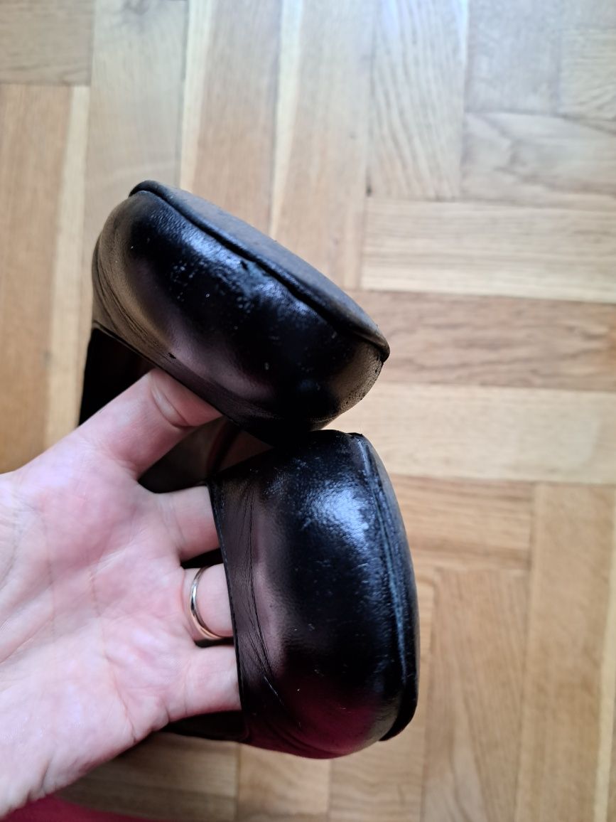Czarne buty na obcasie, klasyczne czolenka Rylko 38.5