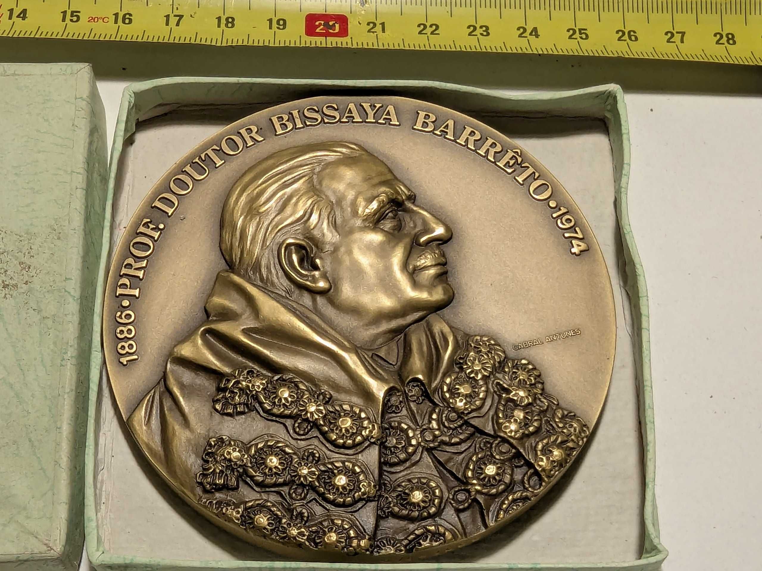 Medalha de BIssaya Barreto - Cabral Antunes