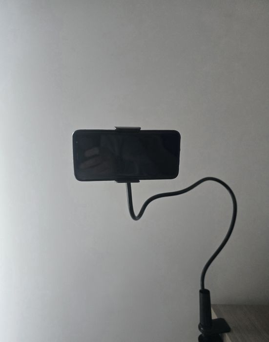 Uchwt na telefon do łozka/biorka
