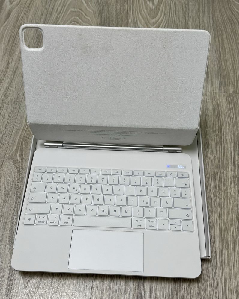Чехол клавиатура Magic Keyboard  iPad pro 13  жесткий