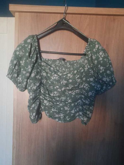 Bluzka crop top Hollister bufki kwiaty M