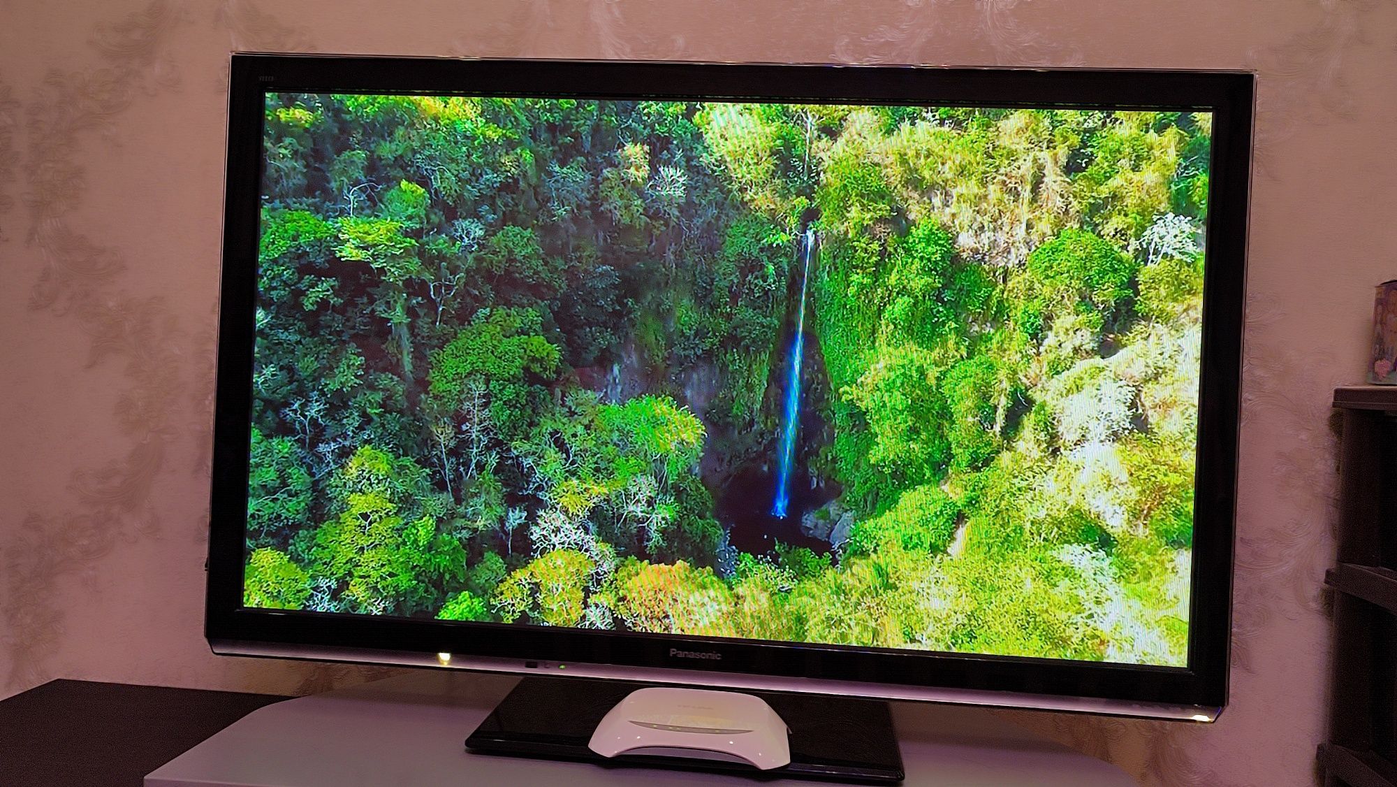 Телевізор Panasonic Viera TX-PR42XT50