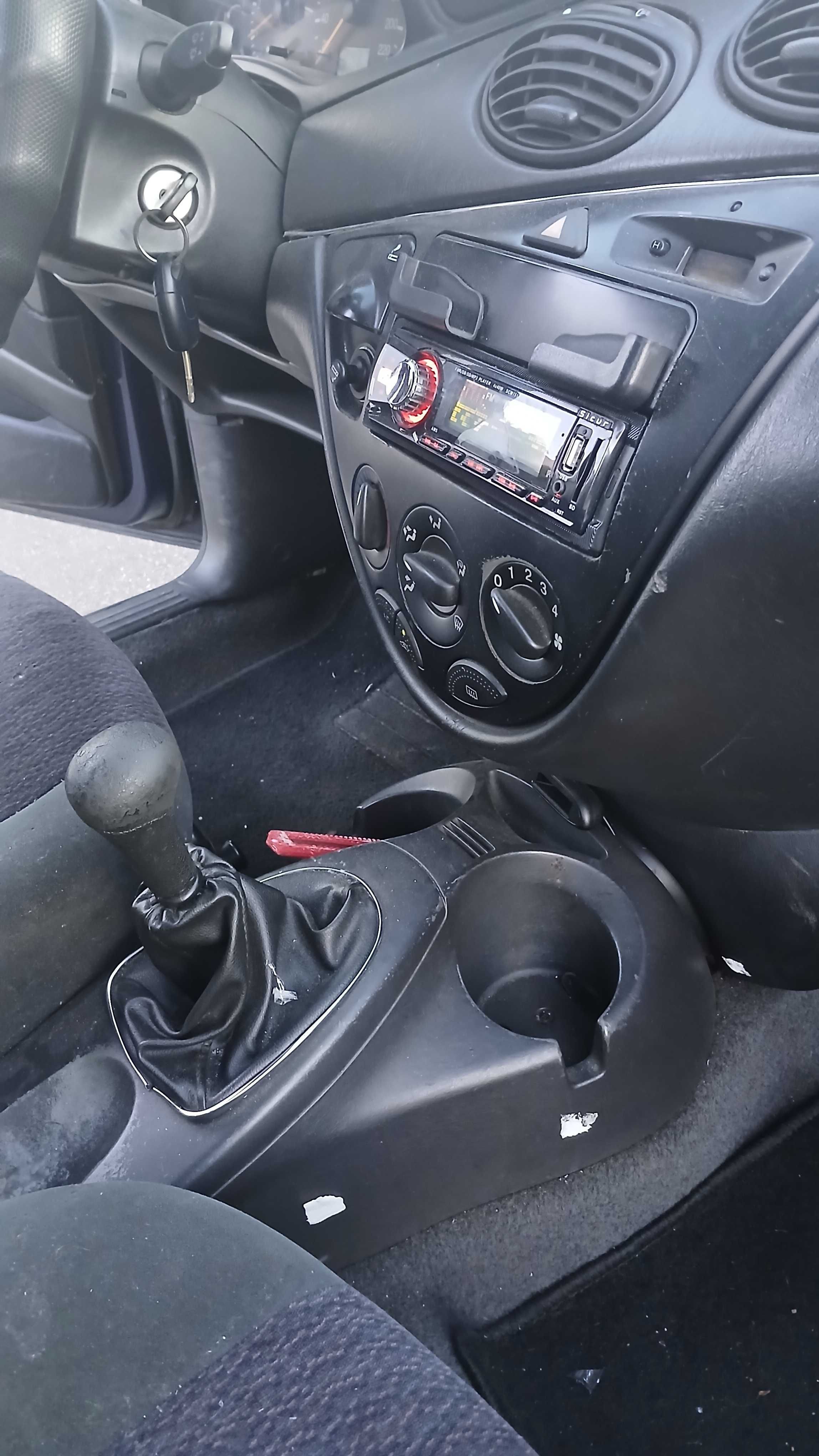 Vendo Ford Focus ( um bom carro, bastante econômico)