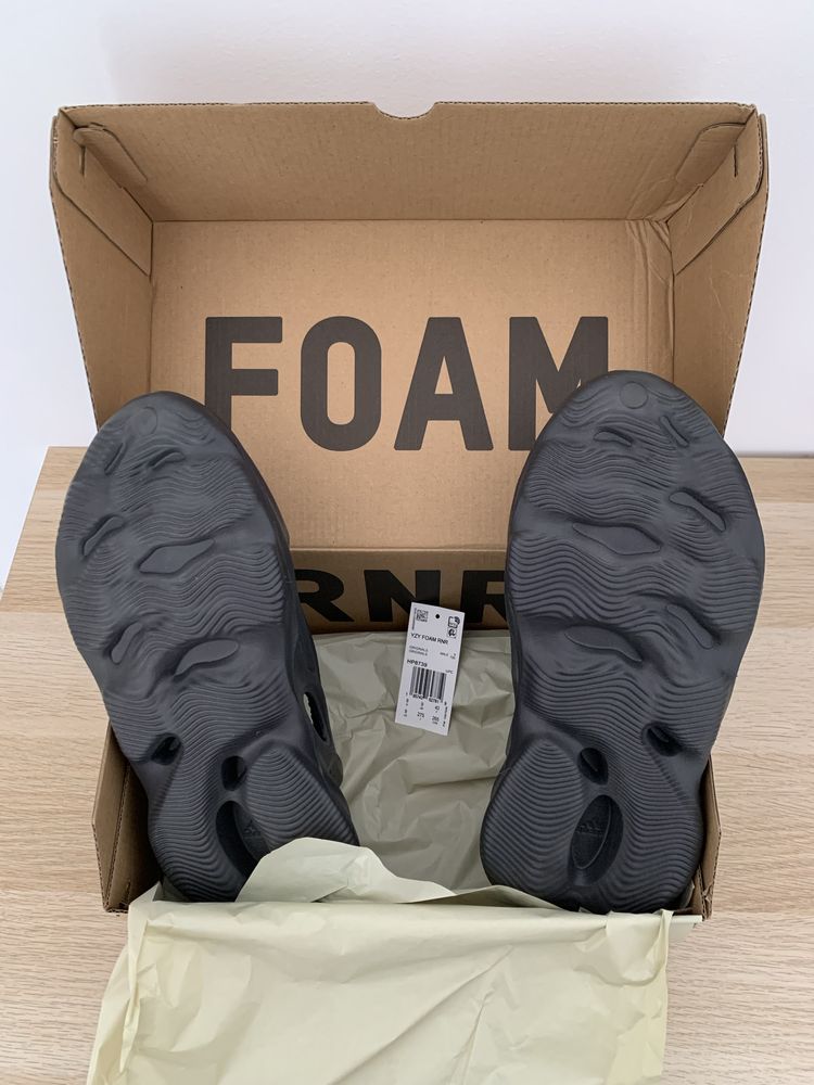 Yeezy Foam Runners tamanho 43