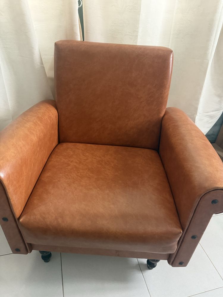 Conjunto de poltrona em pele