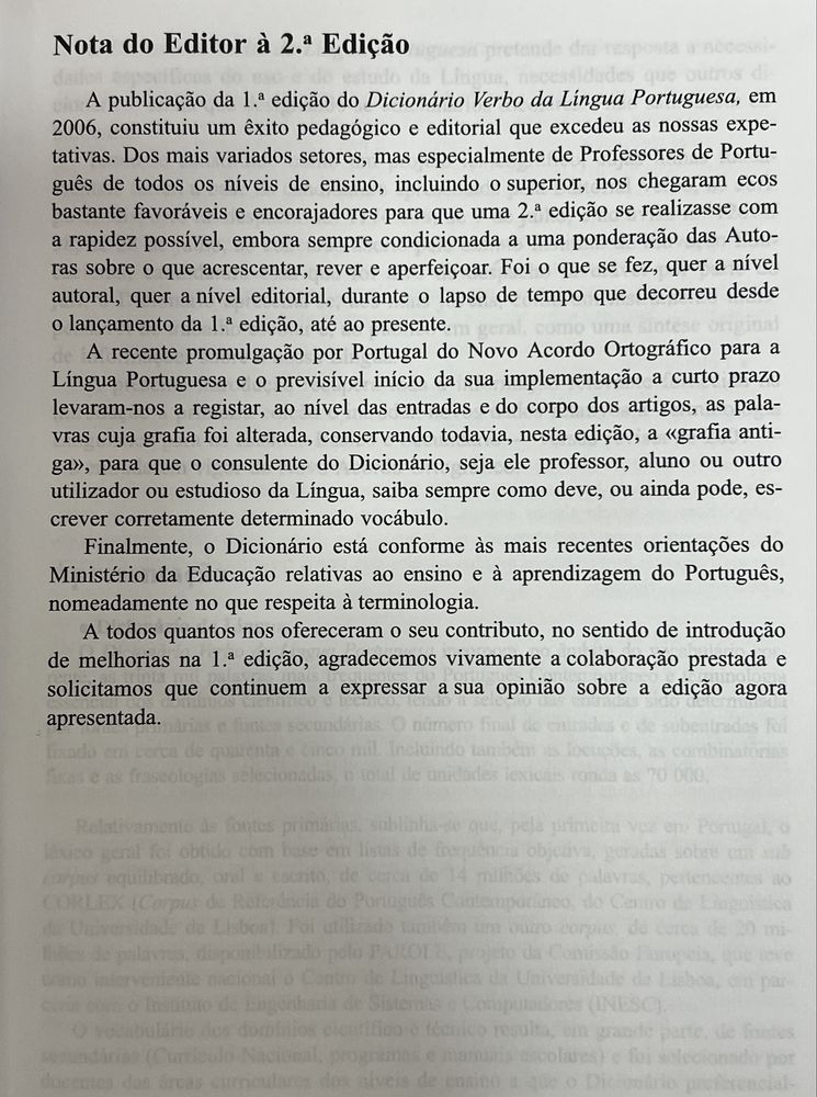 Dicionários de Língua Portuguesa (capa encadernação vermelha)