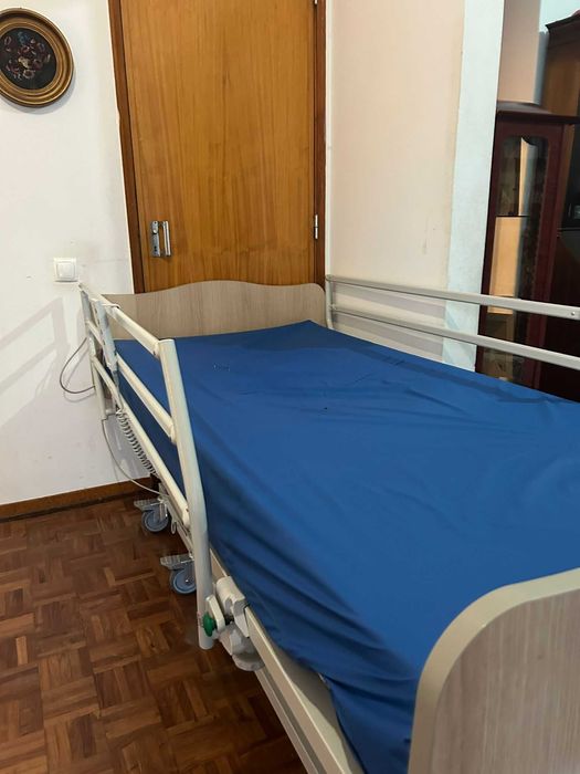 Cama articulada em excelente estado