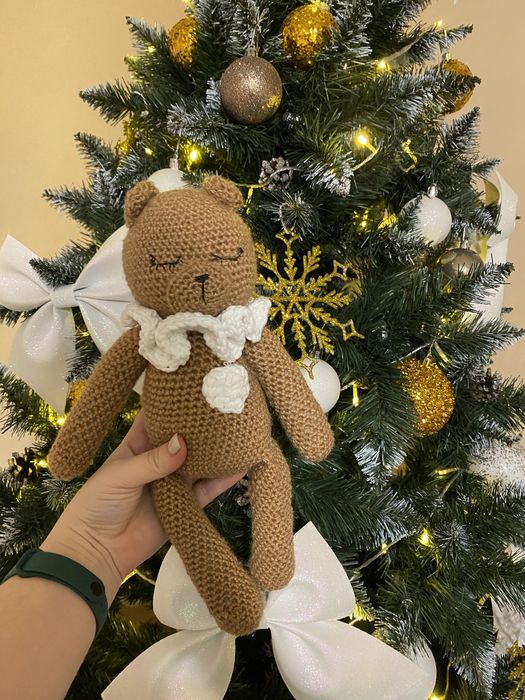 Вʼязаний ведмедик-сплюх амігурумі