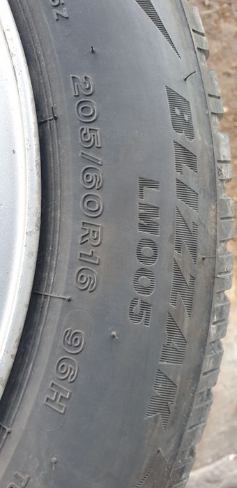 Alufelgi z oponami zimowymi 205/60/16 Bridgestone