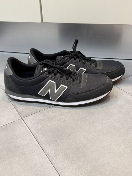 Tenis New Balance cinza e pretos