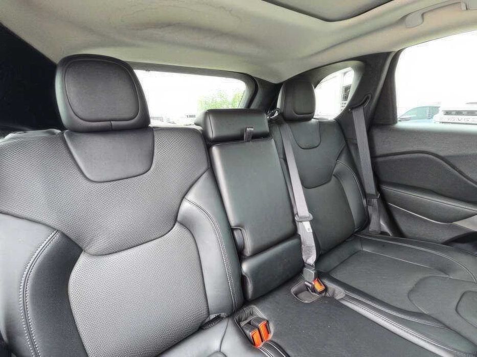 Jeep Cherokee Latitude Lux      2022