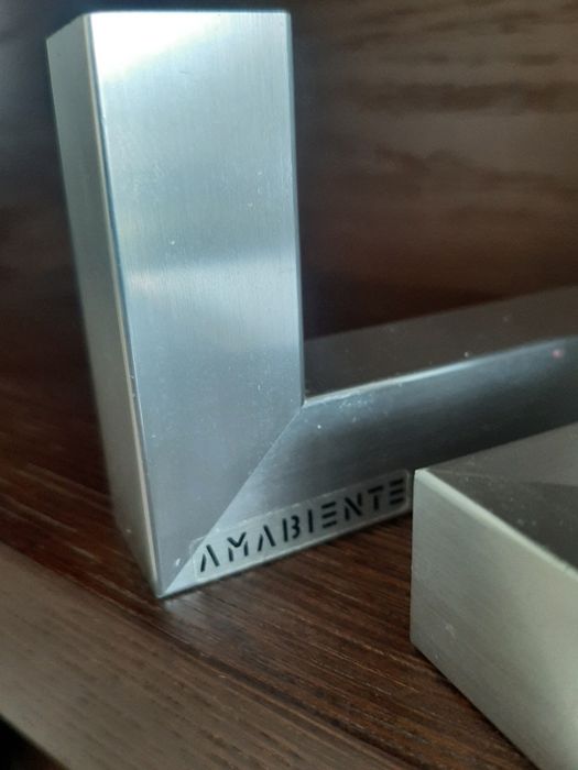 Nowoczesny design- metalowy świecznik firmy Ambiente