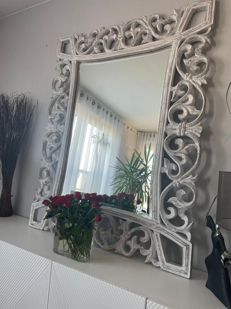 Ogromne lustro w bielonej, oryginalnej, drewnianej ramie glamour