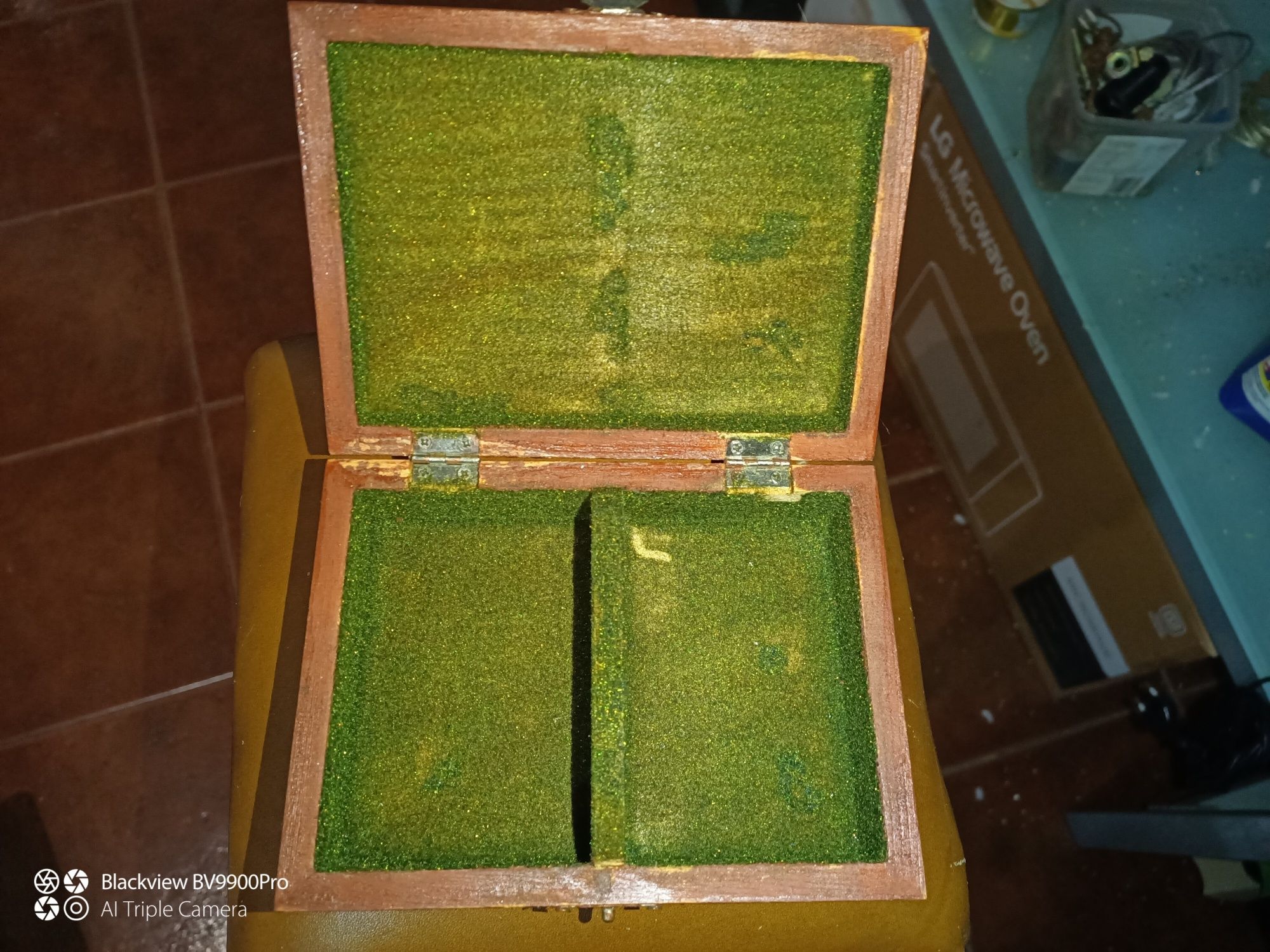 Caixa para dois baralhos de cartas ou papéis de escritório