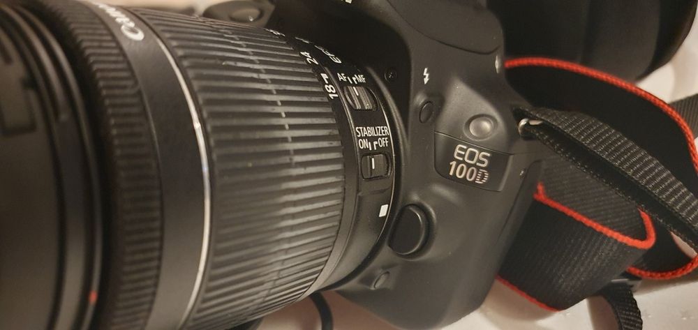 Máquina fotográfica 100D