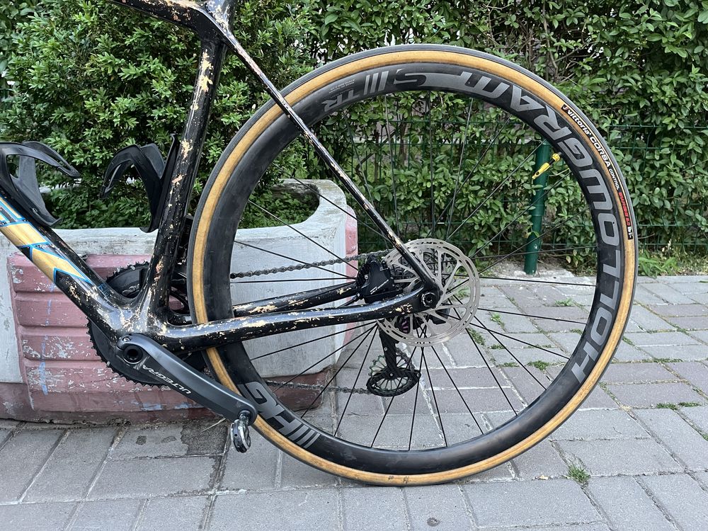 Топовий шосейний велосипед Trek Emonda SLR Disc Di2 (рама 56)