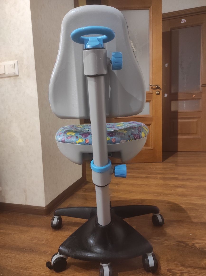 Ортопедический растущий стул школьнику, зростаючий стілець школяру