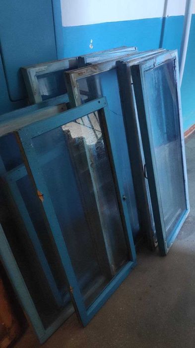 Віконні рами, вікна, скло